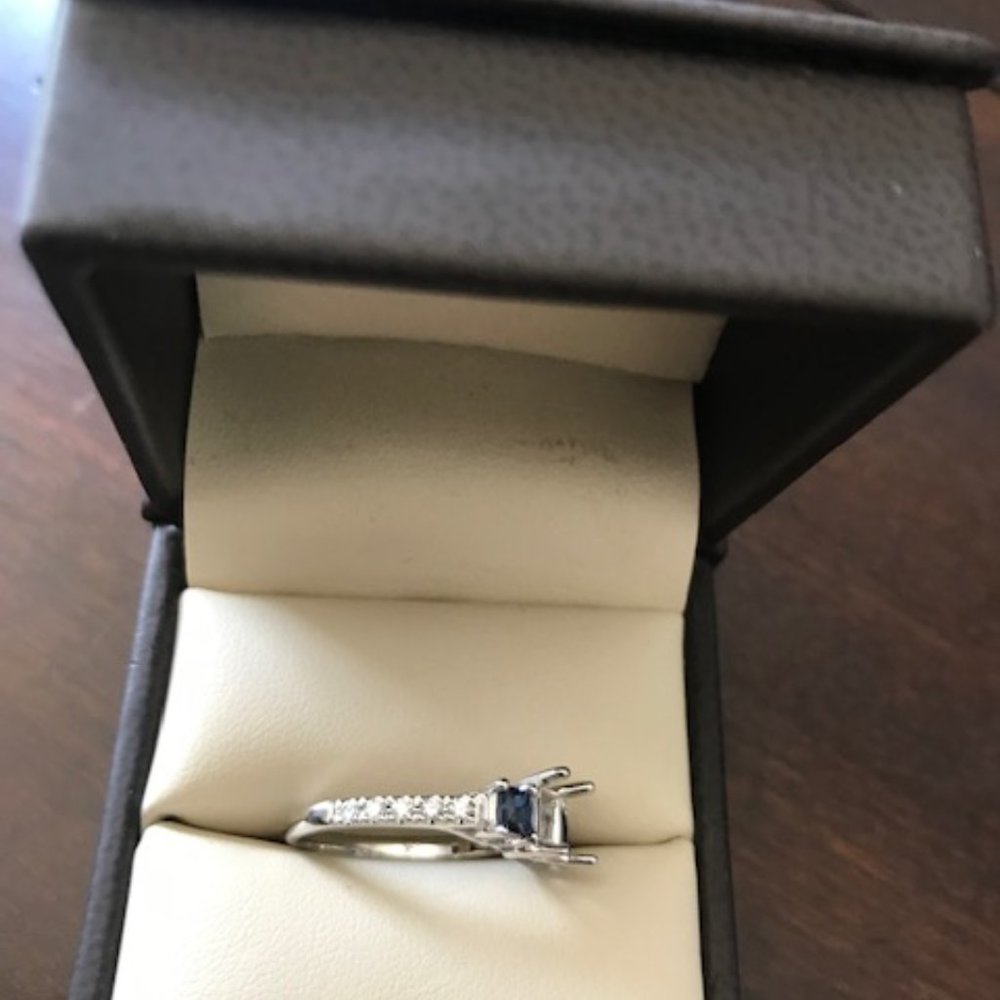 14K White Gold Blue Sapphire Ring, 6.5 - Picture 4 of 6